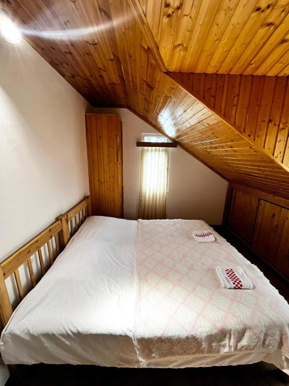 Nino & Irodi'S Guest House Kutaisi Zewnętrze zdjęcie