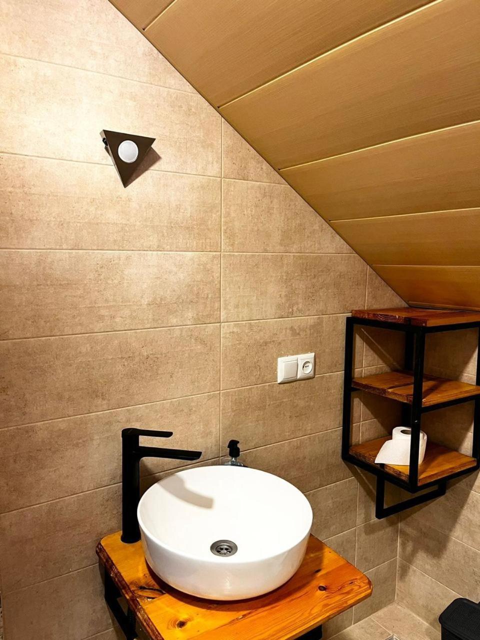 Nino & Irodi'S Guest House Kutaisi Zewnętrze zdjęcie